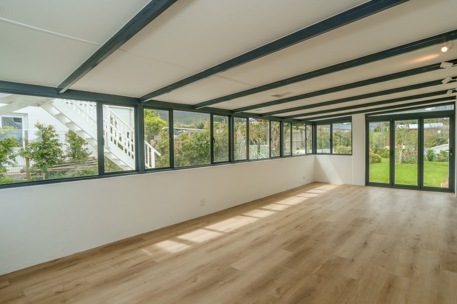 6 Bedroom Property for Sale in Meadowsteads Western Cape